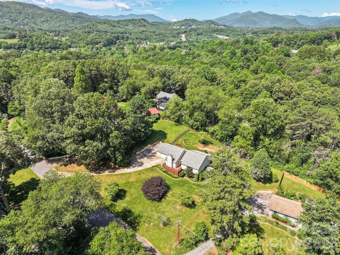 519 Nellie John Dr., Clyde, NC 28721