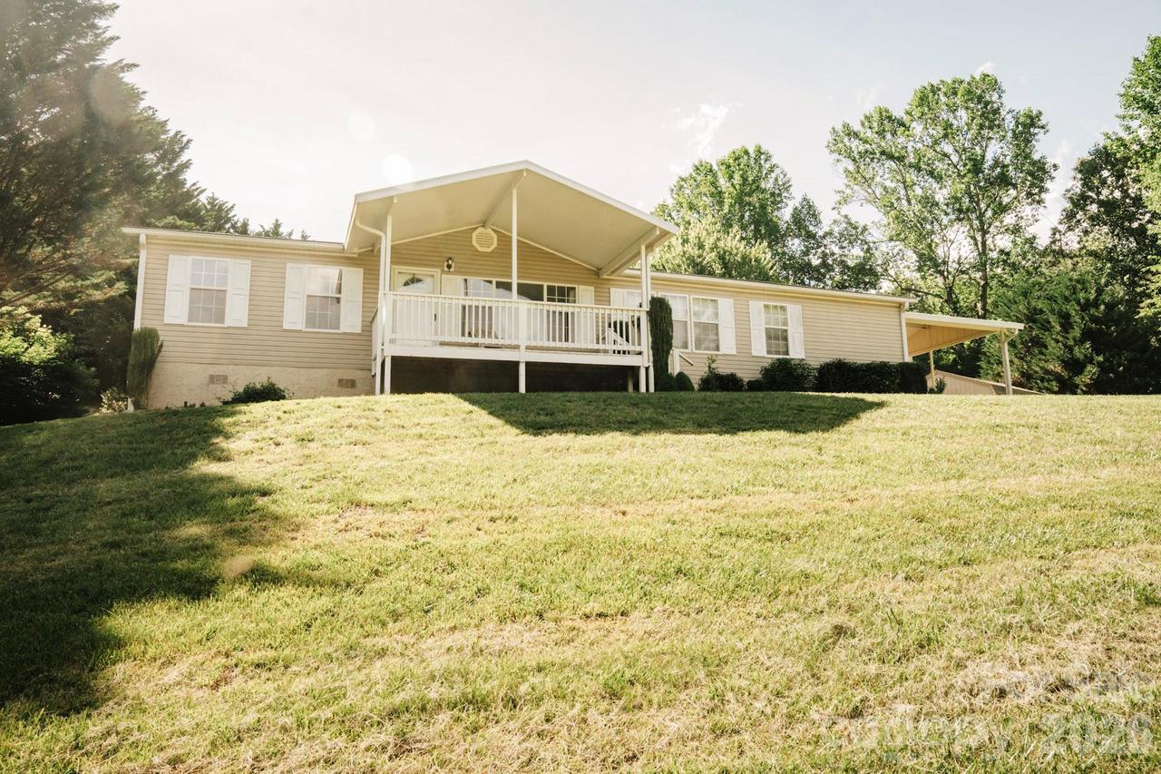 2391 Hickory Knoll Rd., Franklin, NC 28734