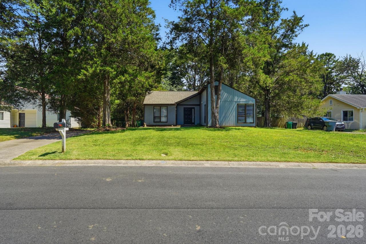 11813 Moonridge Dr., Charlotte, NC 28226