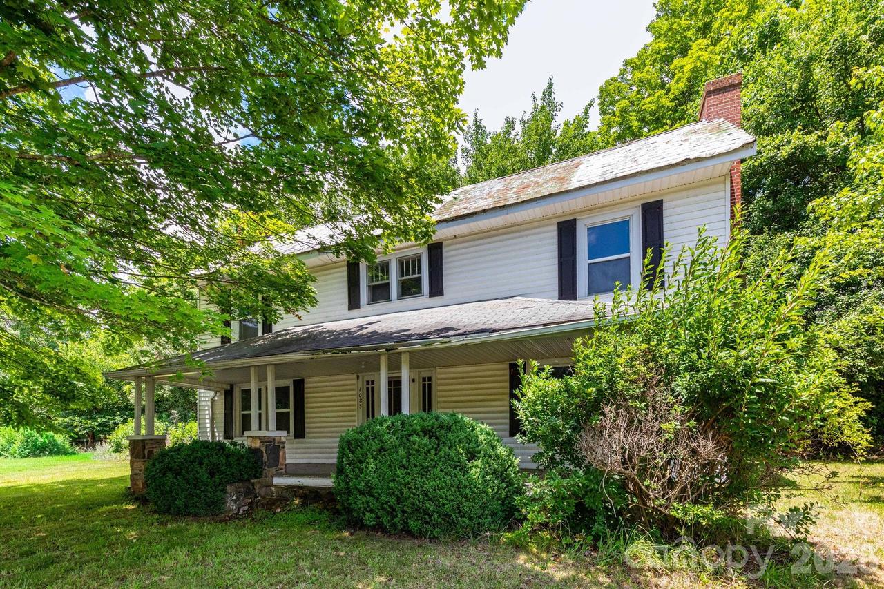 4085 Jacks Creek Rd., Burnsville, NC 28714