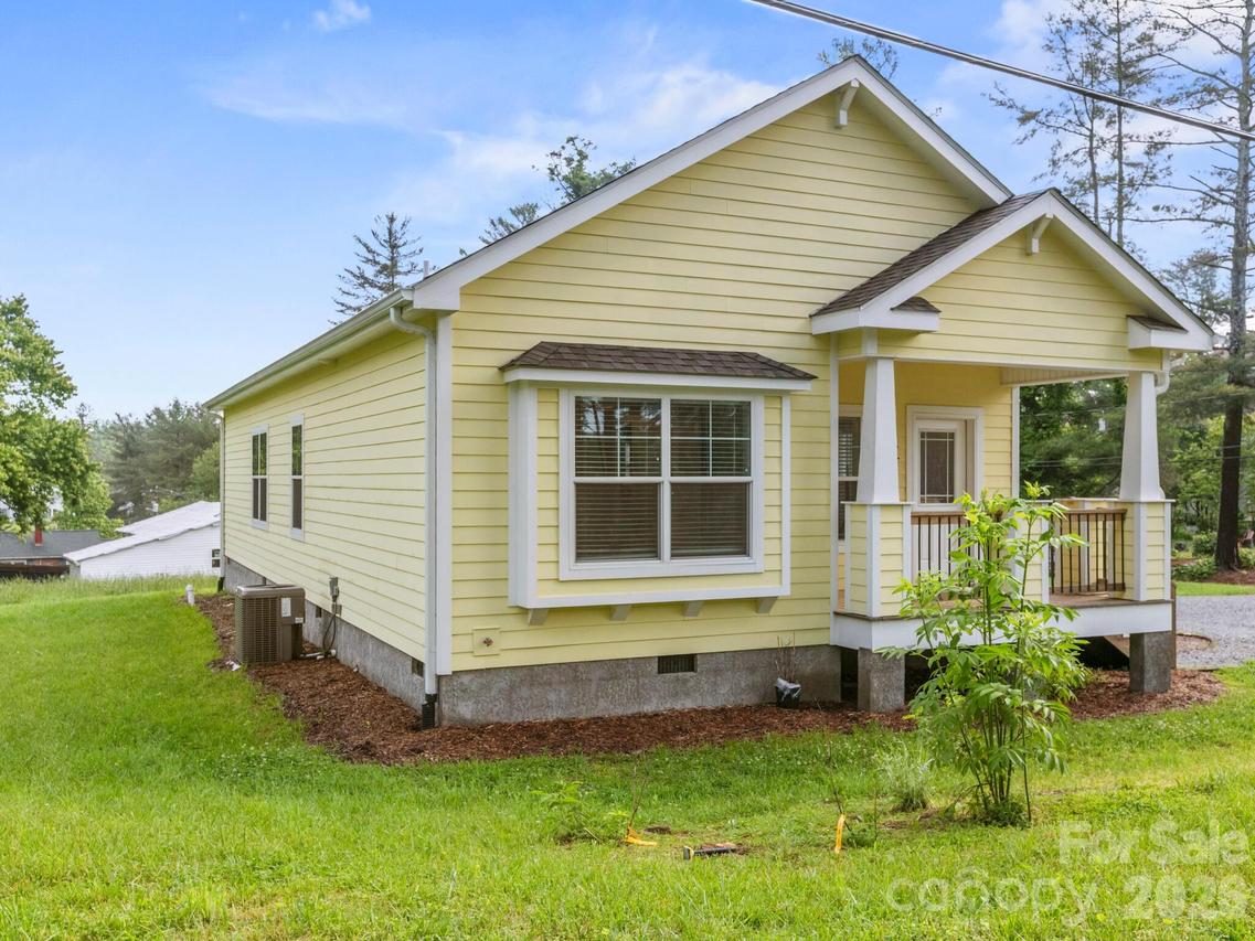 1508 Pennsylvania Ave., Hendersonville, NC 28739