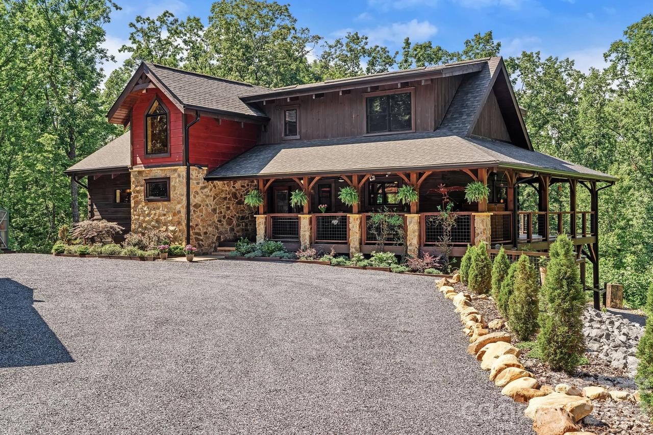 745 Mossy Oak Tr., Nebo, NC 28761