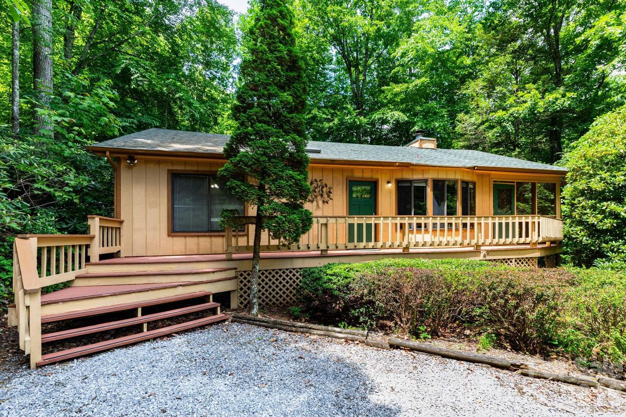 86 Mountain Rd., Maggie Valley, NC 28751