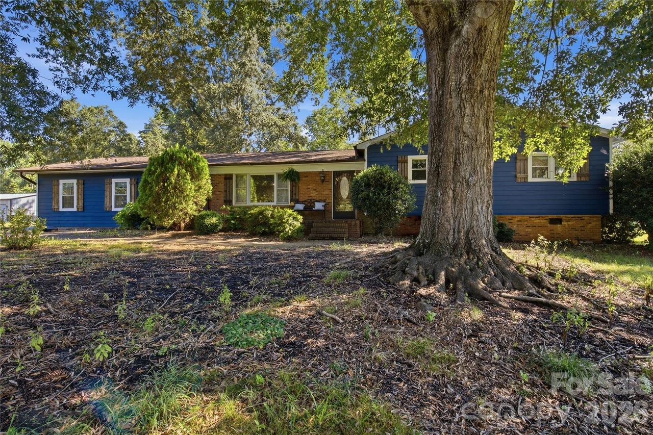 169 Greenbriar Dr., Forest City, NC 28043