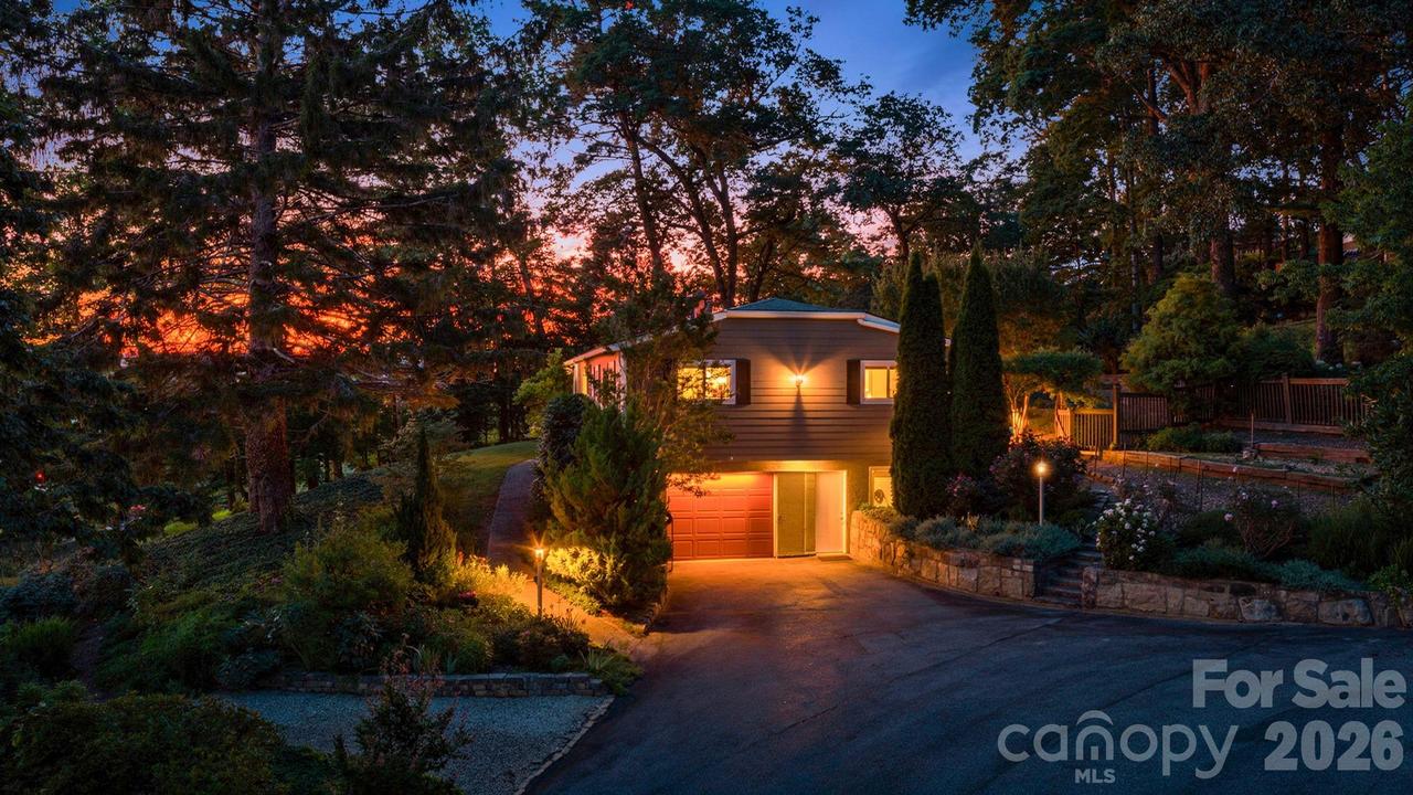78 Grovewood Rd., Asheville, NC 28804