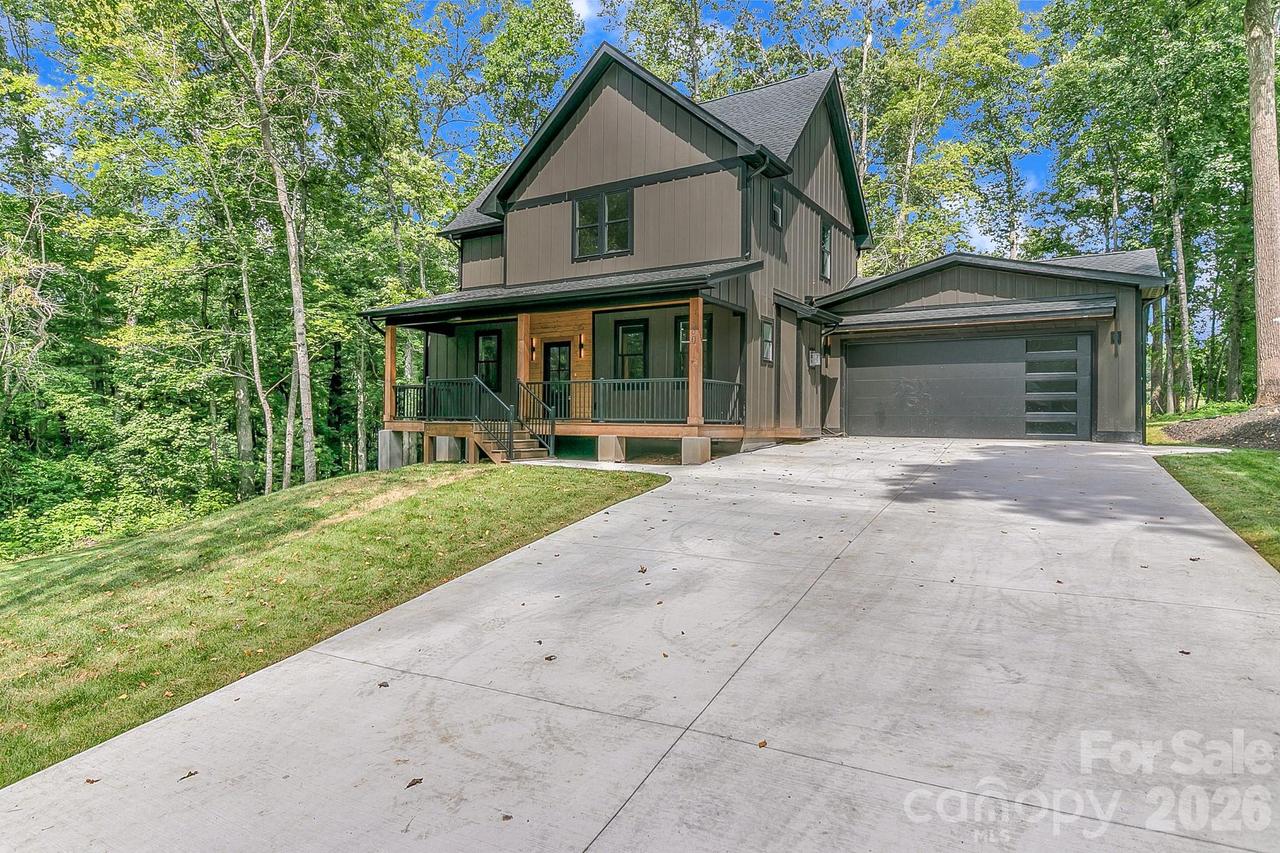 80 Goldenwood Ln., Mills River, NC 28759
