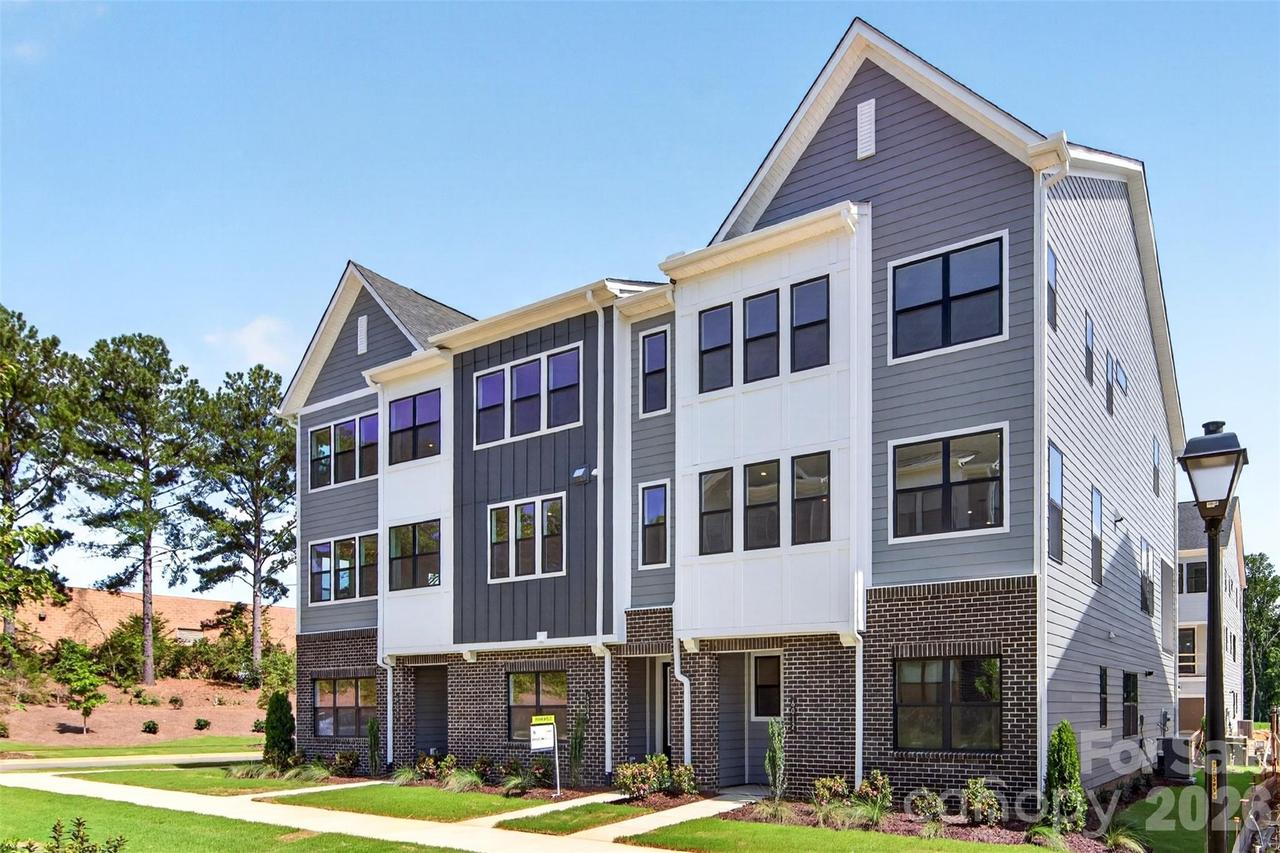 6012 Yellow Buckeye Dr., Charlotte, NC 28277