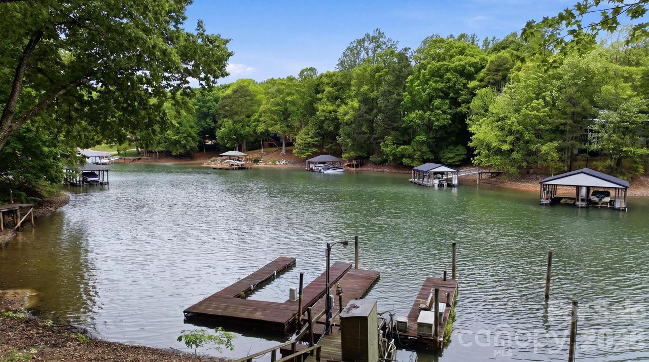 142 Seekirk Dr., Troutman, NC 28166