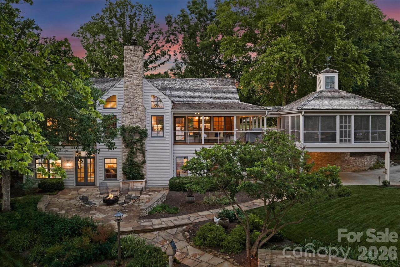 602 Pearl Bay Dr., New London, NC 28127