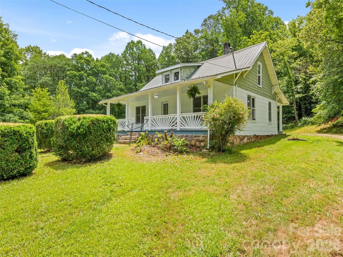 586 Olivet Church Rd., Whittier, NC 28789