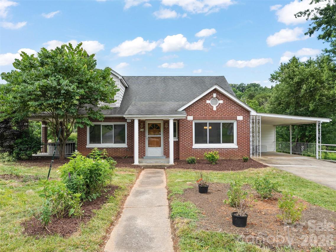 654 Ratcliff Cove Rd., Waynesville, NC 28786