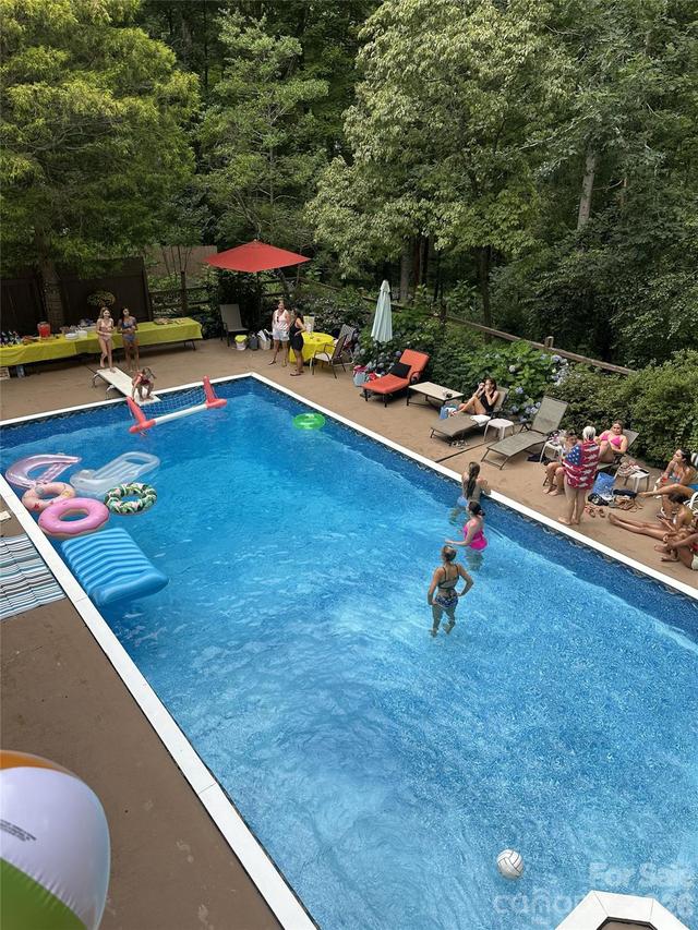 16 Canterbury Dr., Arden, NC 28704