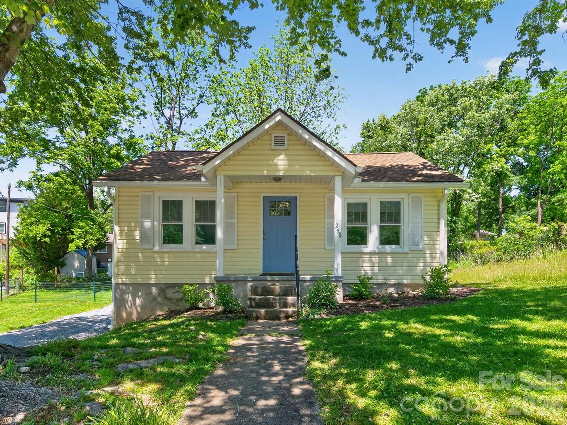 250 Oakdale St., Brevard, NC 28712