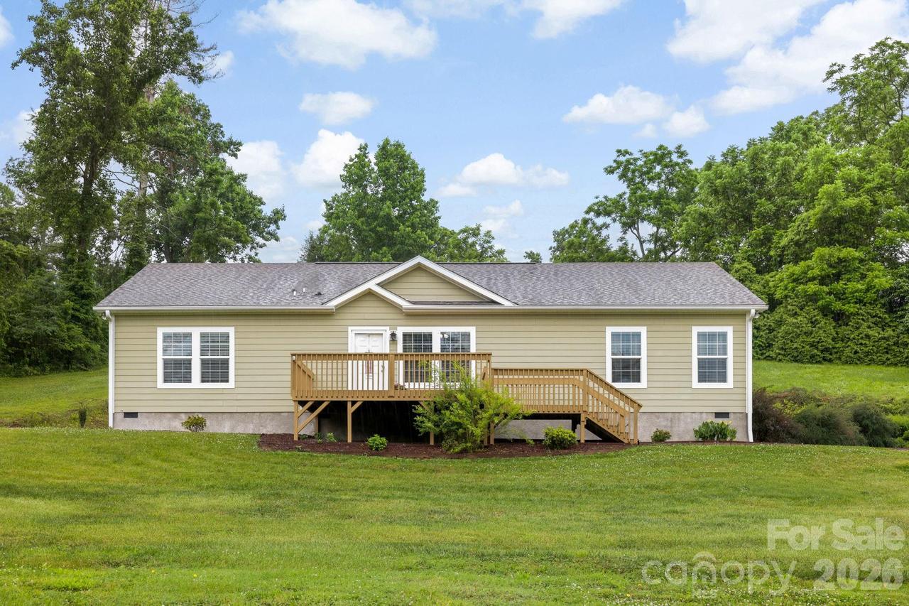 135 Herron Cove Rd., Weaverville, NC 28787