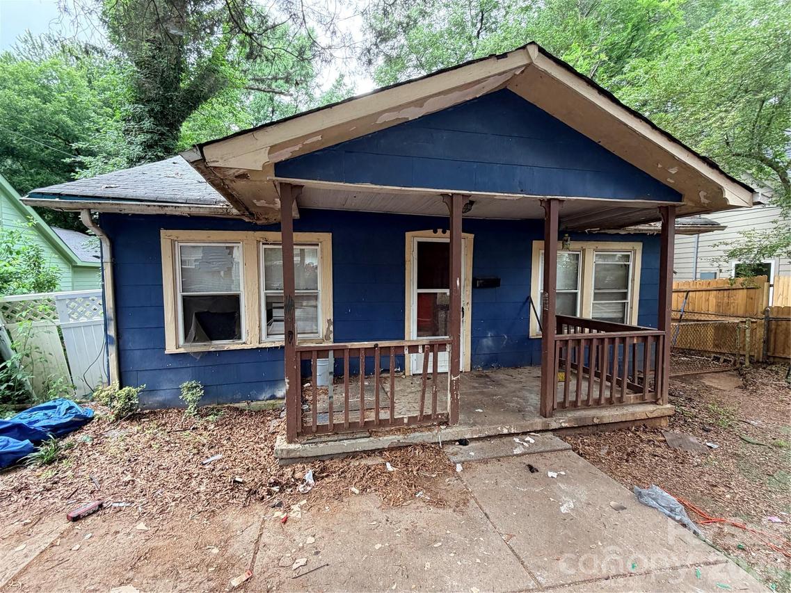 2216 Weyland Ave., Charlotte, NC 28208