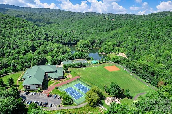 109 Laurel Ln., Beech Mountain, NC 28604