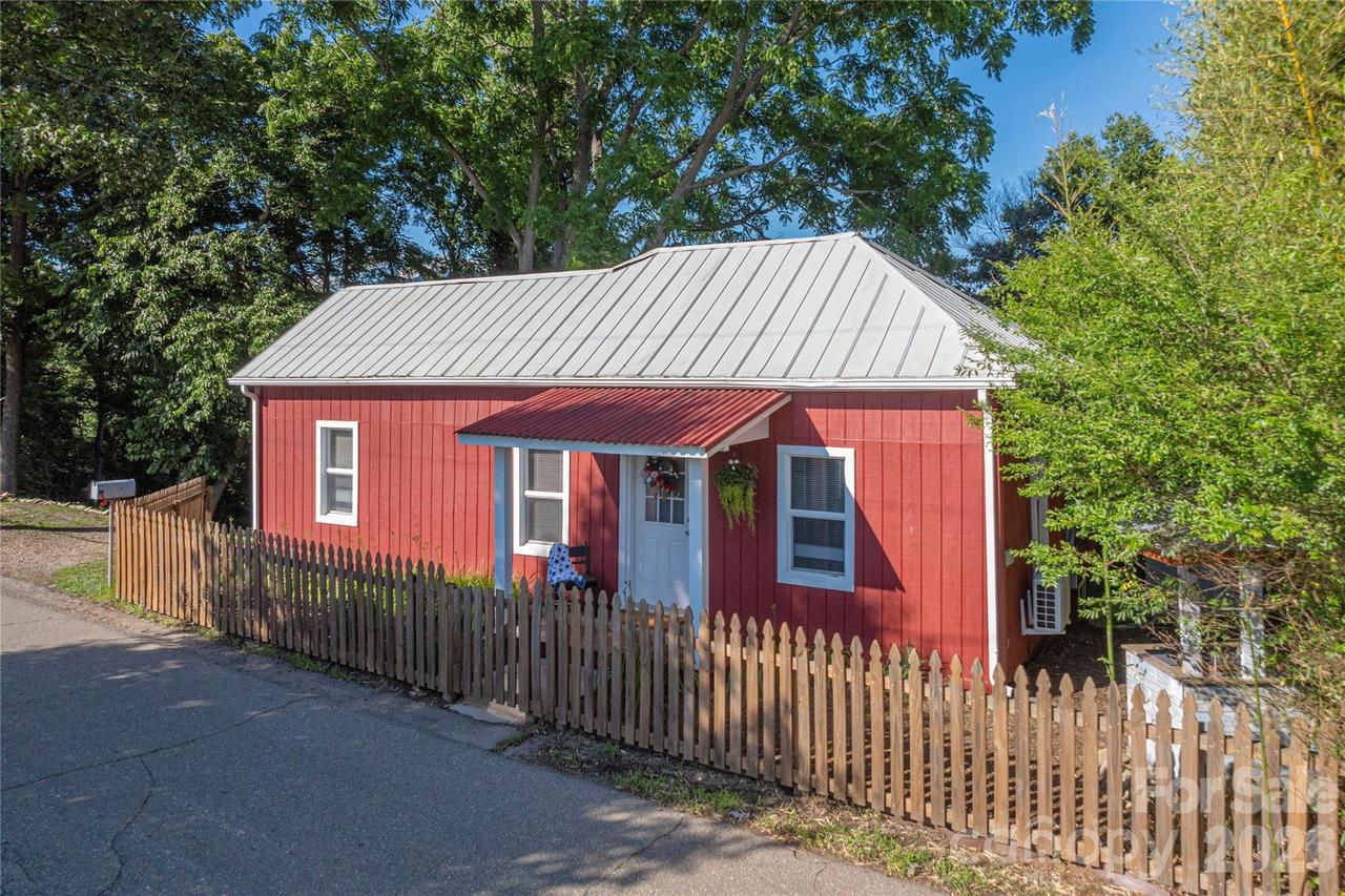 261 Star Ridge Rd., Canton, NC 28716