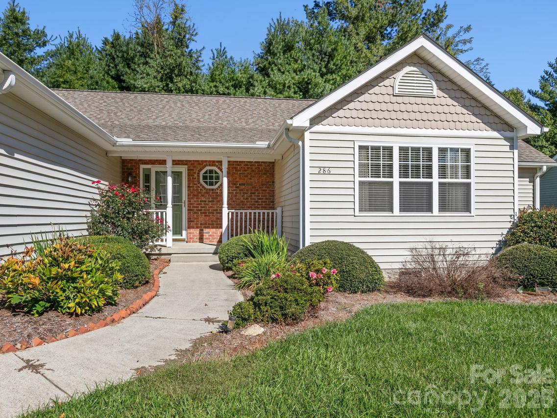 286 Charlestown Dr., Hendersonville, NC 28792