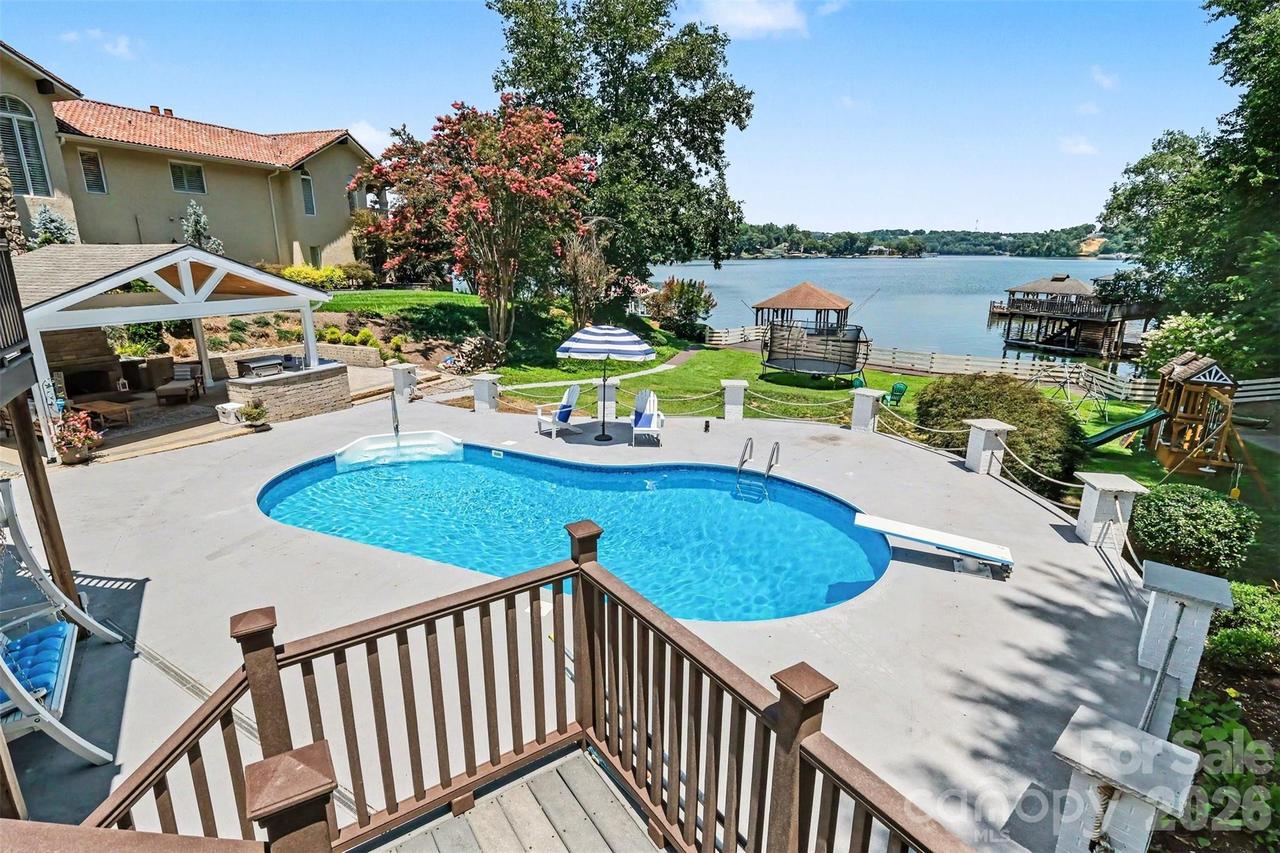 4444 3rd Street Ln., Hickory, NC 28601