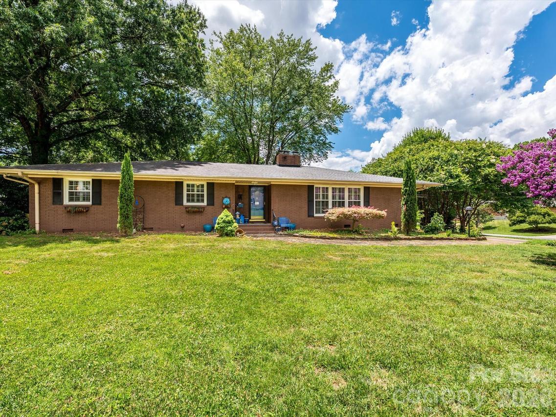 1300 Bevis Dr., Charlotte, NC 28209