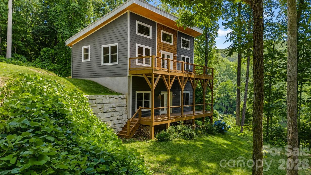 19 Sassafras Valley Rd., Swannanoa, NC 28778