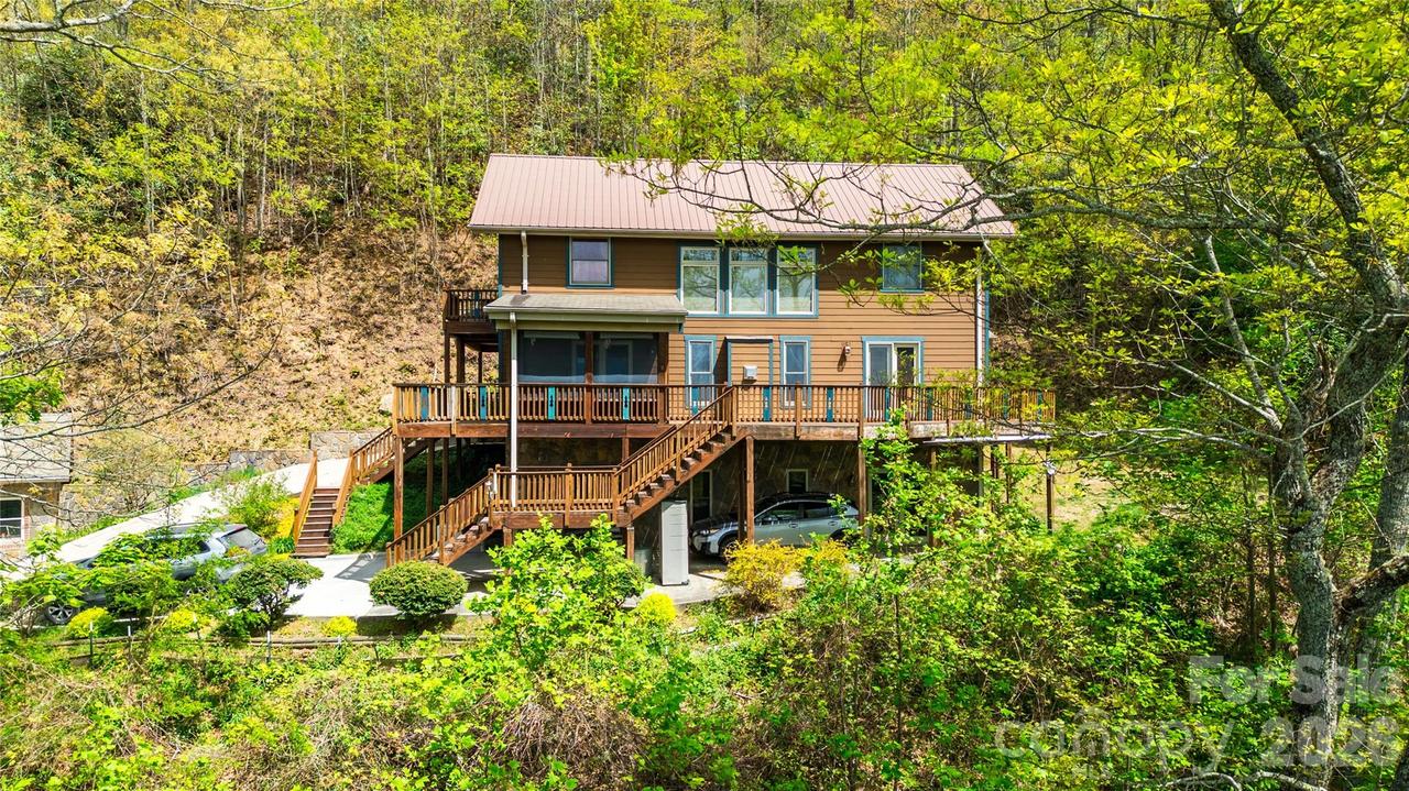 1602 Forest Run Rd., Whittier, NC 28789