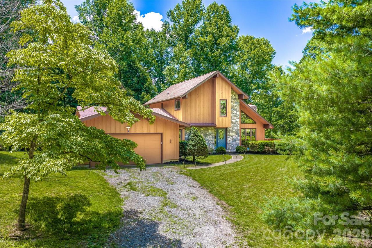 340 Sugar Hollow Rd., Fairview, NC 28730