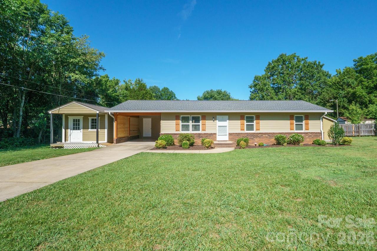 111 Lois Ct., Statesville, NC 28625
