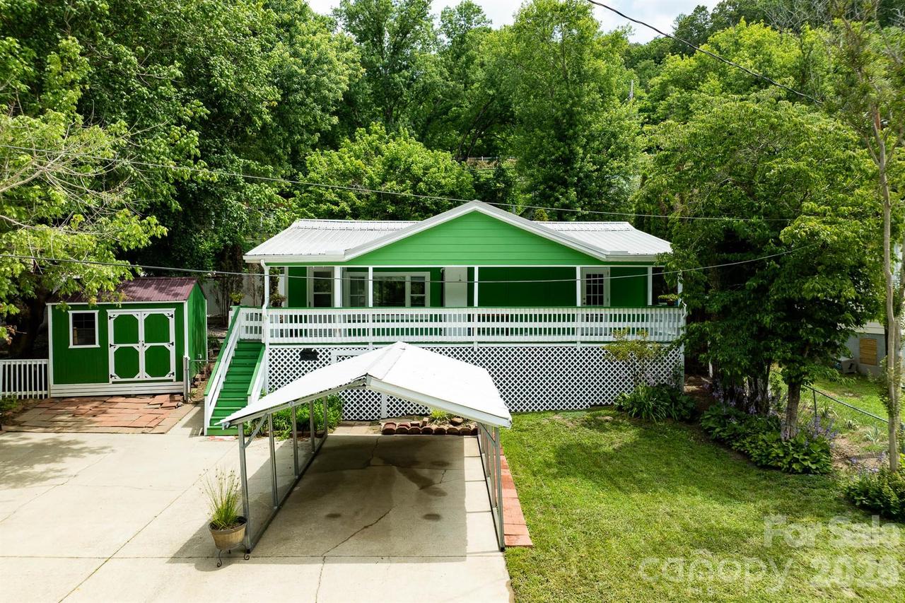 389 Rollins Rd., Marshall, NC 28753