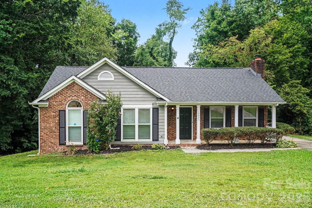 10826 Hunters Trace Ct., Charlotte, NC 28262