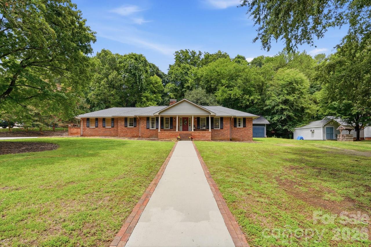 185 Hillcrest Ave., Concord, NC 28025