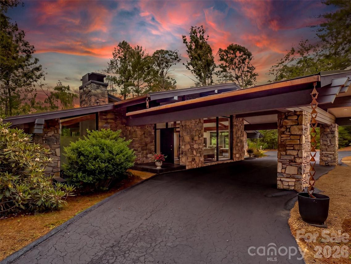 3 Holly Hill Rd., Biltmore Forest, NC 28803
