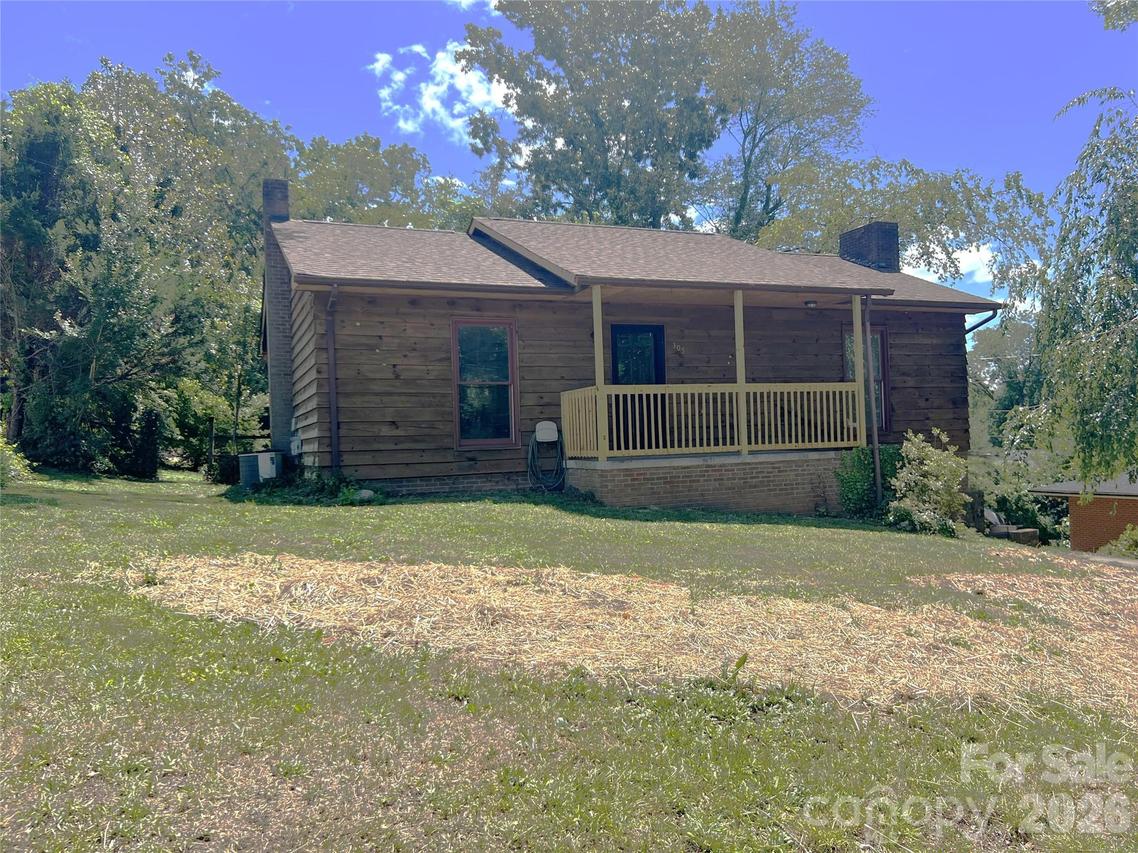 305 Forest Hill St., Morganton, NC 28655