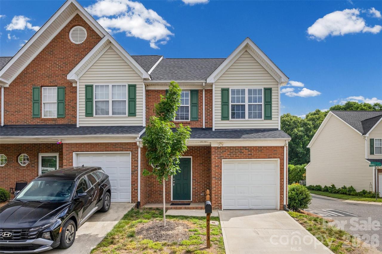 2113 Lennoxshire Square Ct., Charlotte, NC 28210