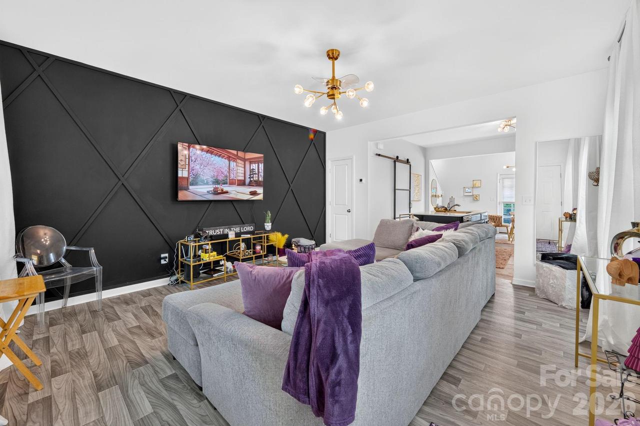 1031 Plaza Walk Dr., Charlotte, NC 28215