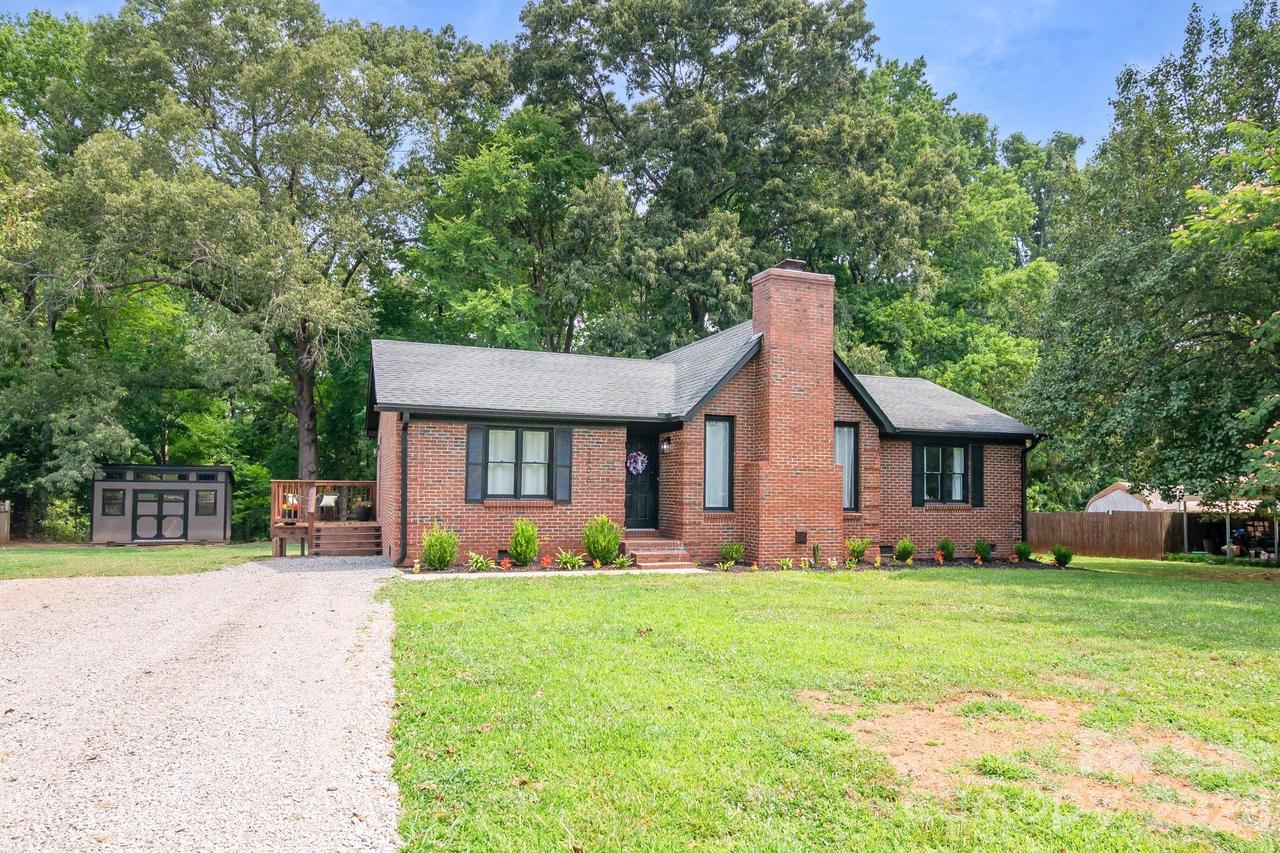 2406 Bearskin Ln., Monroe, NC 28110