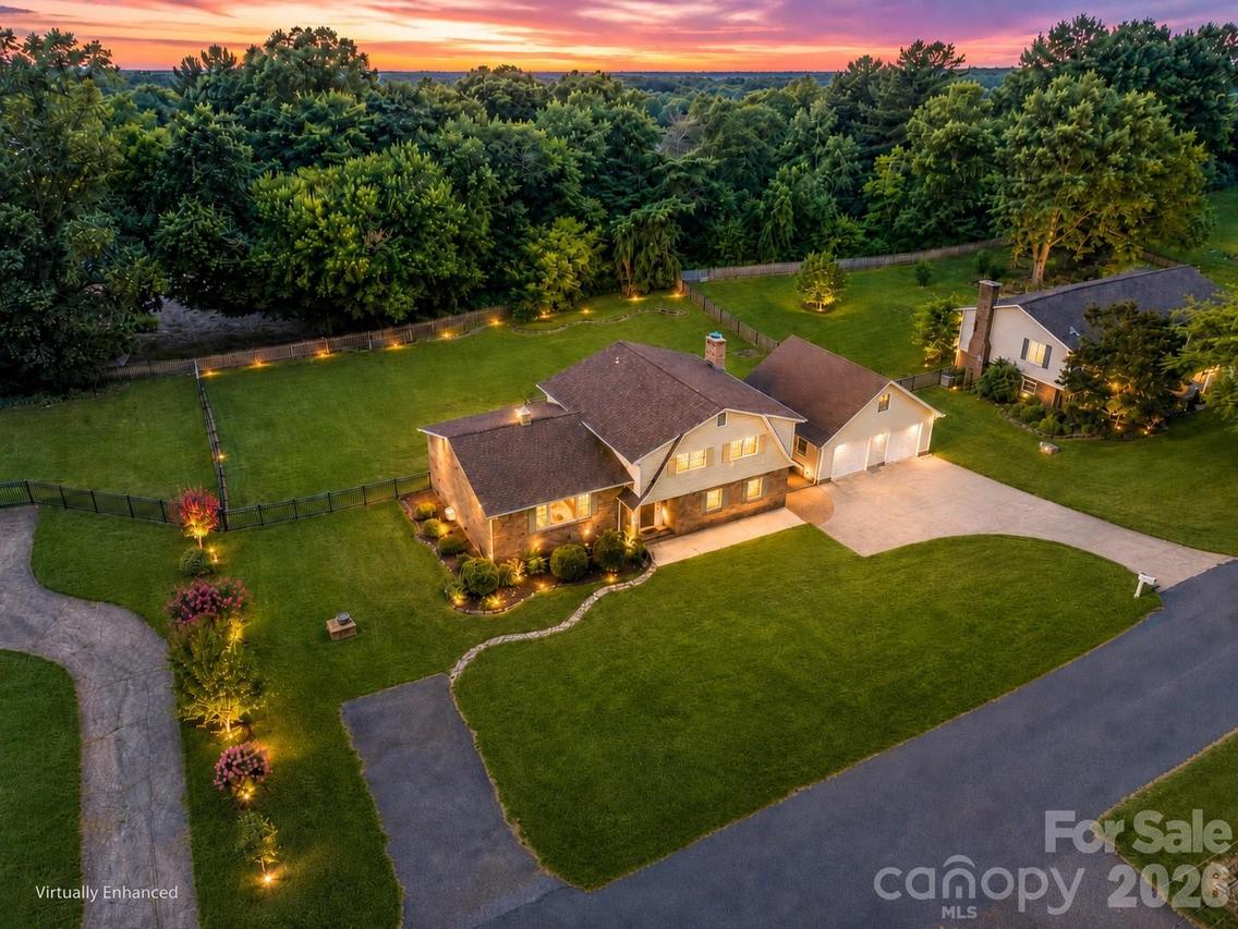 3252 Hollyhill Cir., Valdese, NC 28690