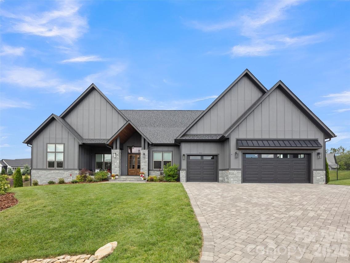 582 Daniel Circle Dr., Mills River, NC 28759