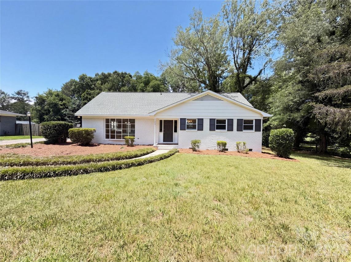 11932 Idlewild Rd., Matthews, NC 28105