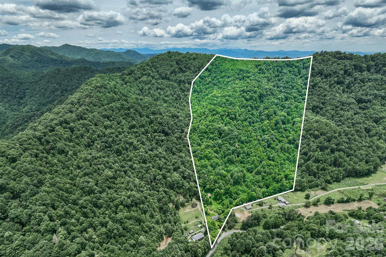 789 Jarrett Cove Rd., Marshall, NC 28753