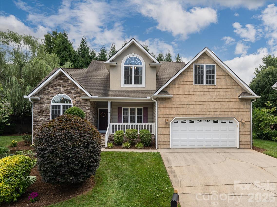 25 Driftstone Cir., Arden, NC 28704