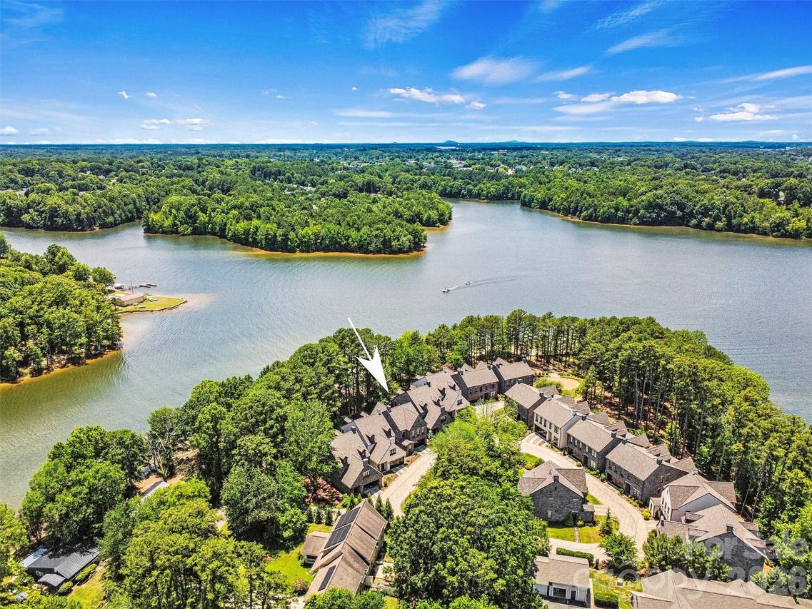 318 Ambleside Village Ln., Davidson, NC 28036