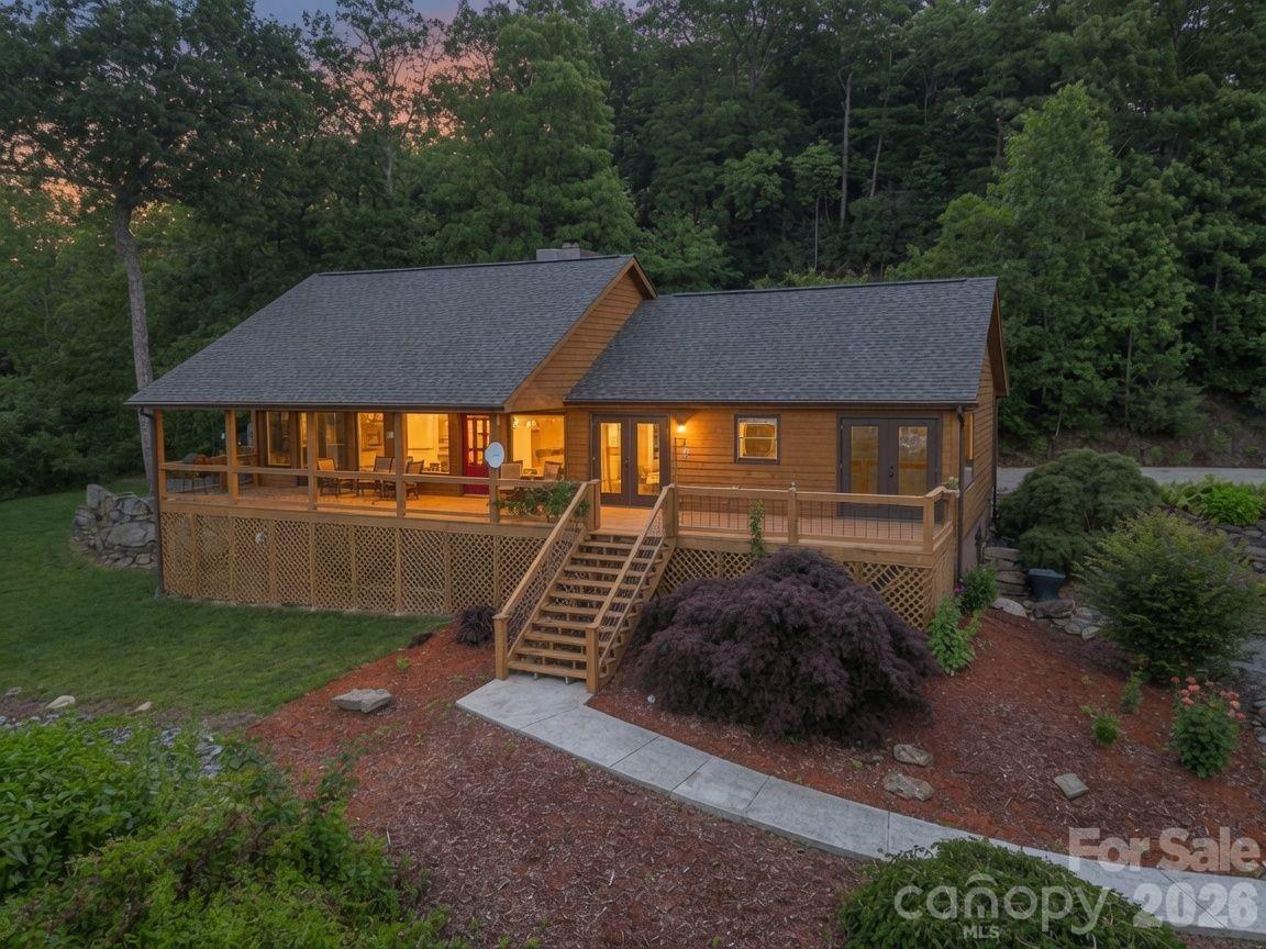 1025 Jeter Mountain Rd., Penrose, NC 28766