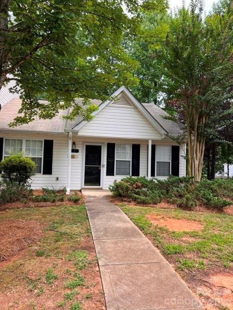 5121 Magnolia Tree Ln., Charlotte, NC 28215