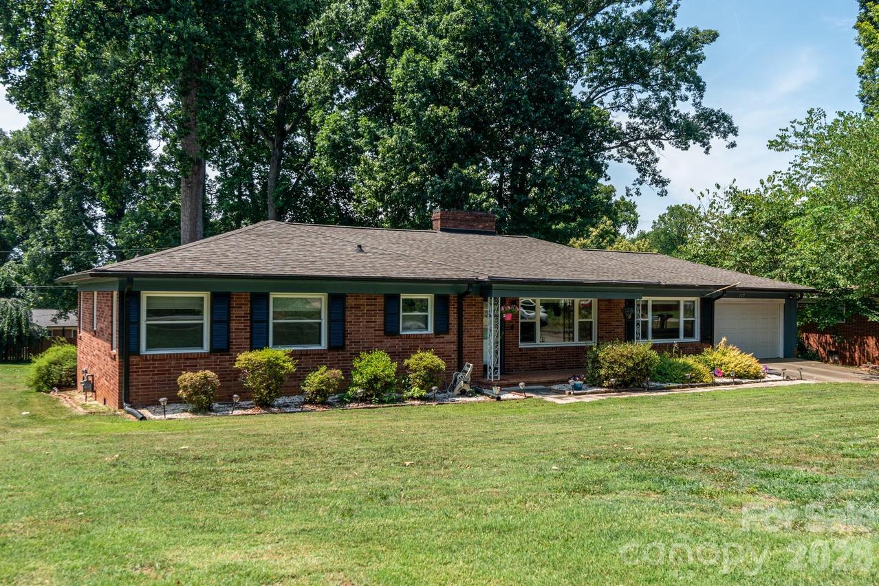 117 Rockwood Ln., Statesville, NC 28677
