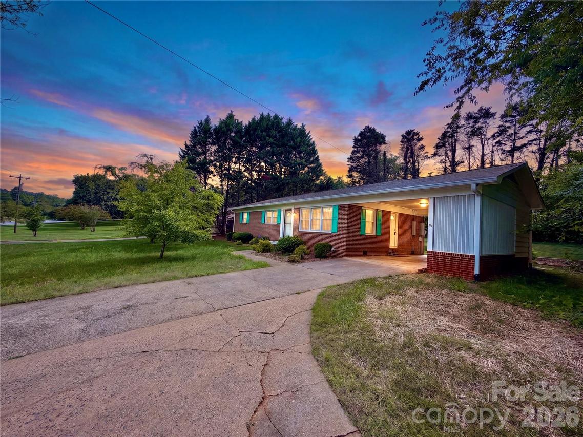425 Bost Rd., Morganton, NC 28655