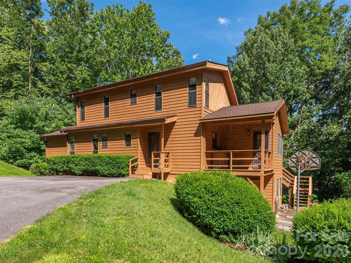 1575 Red Maple Dr., Waynesville, NC 28785