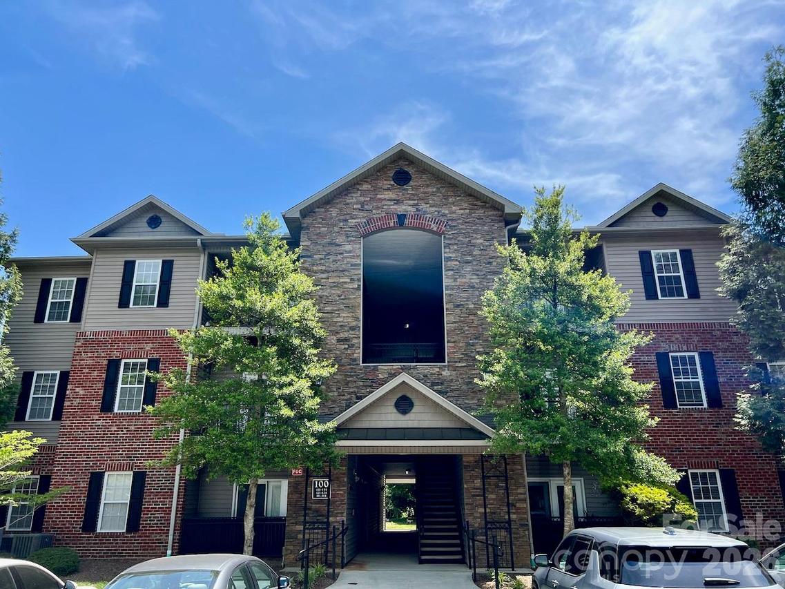 111 Appeldoorn Cir., Asheville, NC 28803