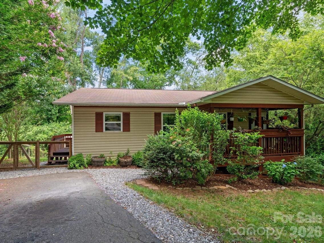 22 Wilson Creek Dr., Asheville, NC 28803