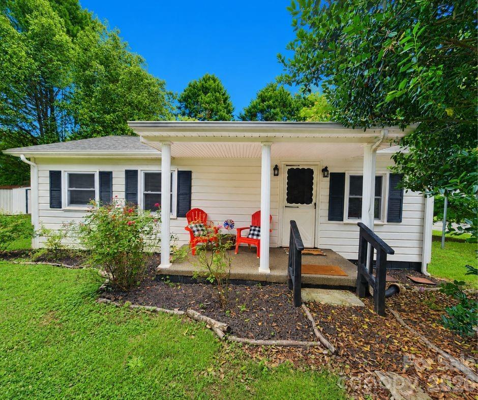 102 Aderholdt Rd., Bessemer City, NC 28016